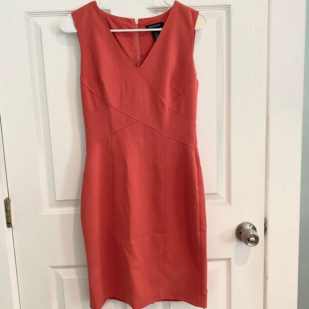 White House Black Market Women's Size 2  Fitted V Neck Dress W/Back Zip Up